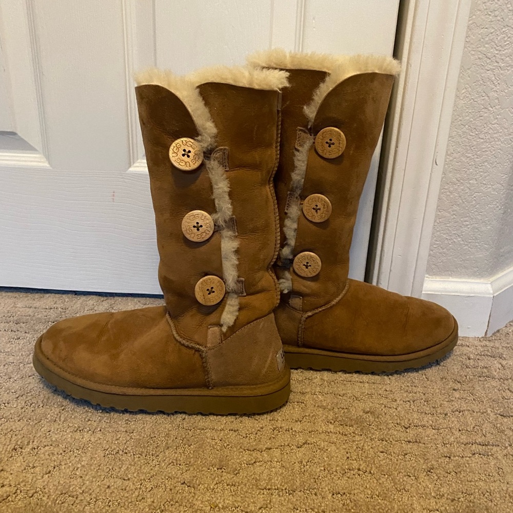 AUTHETNIC UGG Tall Bailey Button Triplet II Boots